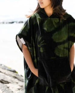LEUS TIE DYE CAMO ORIGINAL ECO PONCHO -Ocean Outfit Shop 2Y6A9877 83373.1673632275