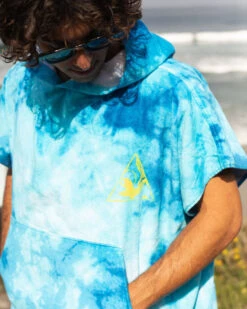 LEUS CHRIS BENCHETLER PONCHO - LARGE (EX) -Ocean Outfit Shop 3V3A0406 738 bd04eb3f 8da0 44ca 8274 357abb135735 66620.1691177218