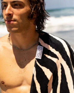 LEUS DAZZLE TOWEL -Ocean Outfit Shop 3V3A2808 3140 24201.1673632333