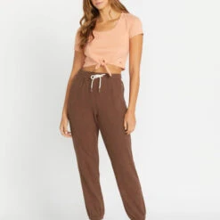 VOLCOM LIL FLEECE PANT(B1212303) -Ocean Outfit Shop B1212303 CHO F 1420x1420 crop center.jpg 97031.1701194734