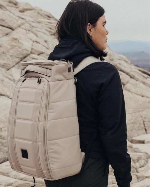 DB BOARD BAGS HUGGER 1ST GENERATION BACKPACK 25L FOGBOW BEIGE (EX) 4 DB BOARD BAGS HUGGER 1ST GENERATION BACKPACK 25L FOGBOW BEIGE (EX) - Image 2