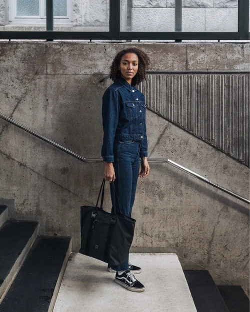 DB BOARD BAGS ESSENTIAL TOTE 25L GNEISS (EX) 4 DB BOARD BAGS ESSENTIAL TOTE 25L GNEISS (EX) - Image 2