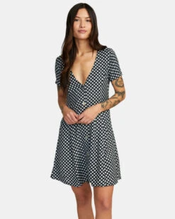 RVCA UNDERSTATED DRESS(EX) -Ocean Outfit Shop avjwd00206 rvca2Cw rvb frt1 45870.1694015953