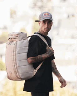 DB BOARD BAGS HUGGER BACKPACK 30L DESER KHAKI (EX) -Ocean Outfit Shop desertkhackitest a22c9fc5 559c 445a 8a48 99be3eefe2a4 90212.1694962327