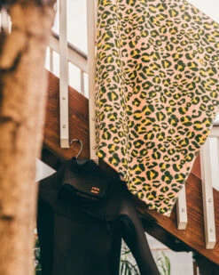 LEUS HOT SPOTS TOWEL (EX) -Ocean Outfit Shop leus beachtowel hotspots 1 14503.1700415151