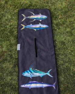 LEUS AMADEO BACHAR FISH STACK GOLF ECO TOWEL 13 LEUS AMADEO BACHAR FISH STACK GOLF ECO TOWEL -Ocean Outfit Shop leus caddytowel abachar fish stack5 70133.1673632284