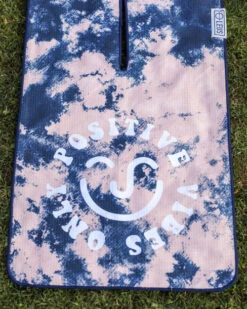 LEUS POSITIVE VIBES GOLF ECO TOWEL -Ocean Outfit Shop leus caddytowel positive vibes7 69821.1673632308