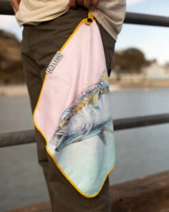 LEUS AMADEO BACHAR YELLOWTAIL FISHING ECO TOWEL 11 LEUS AMADEO BACHAR YELLOWTAIL FISHING ECO TOWEL -Ocean Outfit Shop leus fishingtowel abachar yellowtail3 85456.1673632286