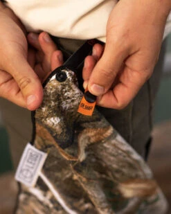 LEUS REALTREE FISHING ECO TOWEL -Ocean Outfit Shop leus fishingtowel realtree7 60122.1673632313