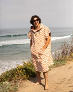 LEUS TERRACOTTA PONCHO - LARGE (EX) -Ocean Outfit Shop leus proponcho terracotta lifestyle2 55222.1691177165