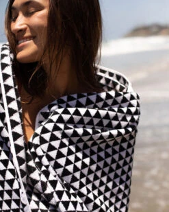 LEUS DELTA BEACH TOWEL (EX) -Ocean Outfit Shop leus xlbeachtowel delta lifestyle2 98020.1691177194