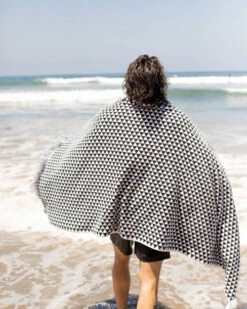 LEUS DELTA BEACH TOWEL (EX) -Ocean Outfit Shop leus xlbeachtowel delta lifestyle4 70207.1691177195